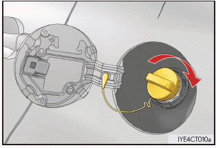 Lexus CT. Tanken