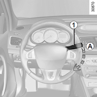 Renault Fluence. Bei eingeschalteter Fahrzeugbeleuchtung