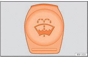 Seat Toledo. Abb. 54 Im Motorraum: Deckel des Scheibenwaschbehälters.