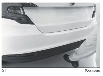 Fiat Tipo. AUTOMATISCHES ÖFFNEN DER HECKKLAPPE MIT FREIHANDSYSTEM