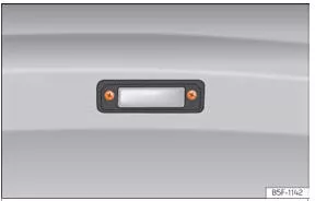 Seat Toledo. Abb. 108 Ausbau der Kennzeichenleuchte