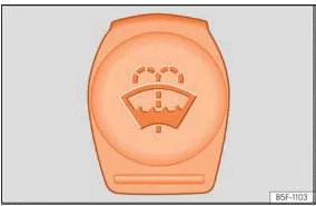 Seat Toledo. Abb. 54 Im Motorraum: Deckel des Scheibenwaschbehälters.